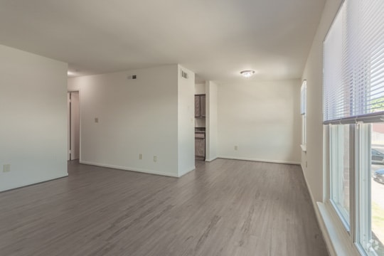 2BR.1.5BA,- 807SF