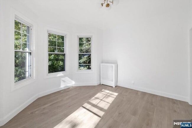 46 Garden Place, Edgewater, NJ 07020 - photo 6