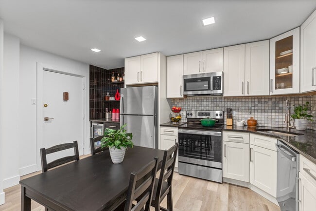 University Square, Saint Louis, MO 63130 - photo 3