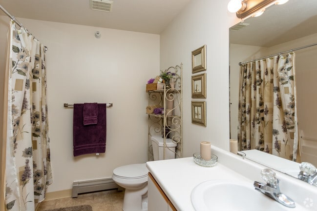 2BR, 1BA - 960 SF