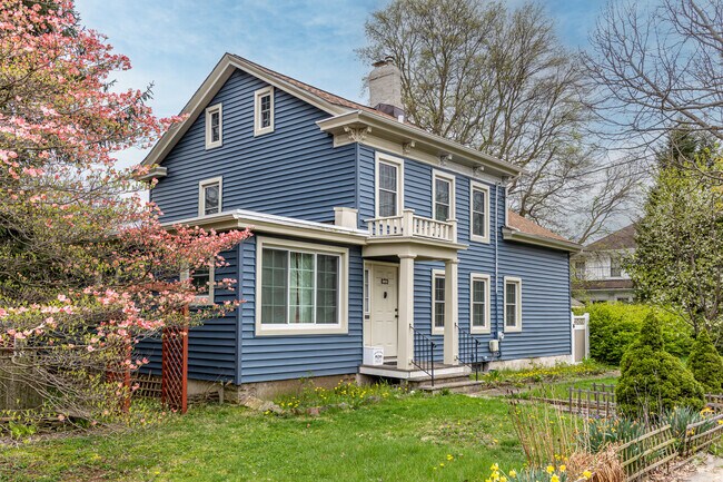 Midcentury split-level homes are common in Bound Brook, NJ.