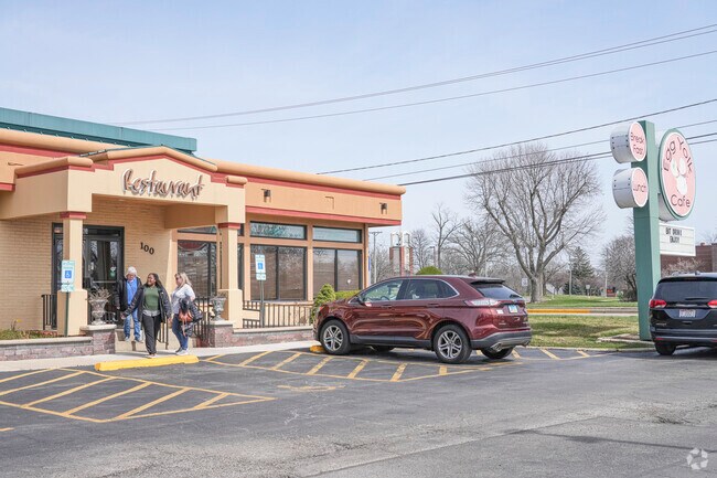 Plenty of amazing breakfast and lunch options for the residents of Cornerstone Lakes.