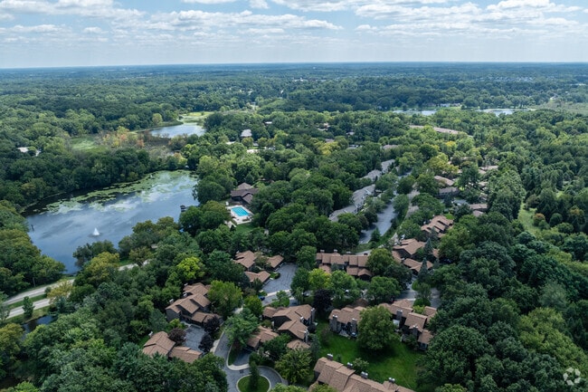 The dwellings of Parkview Hills are set beside several beautiful lakes and streams.