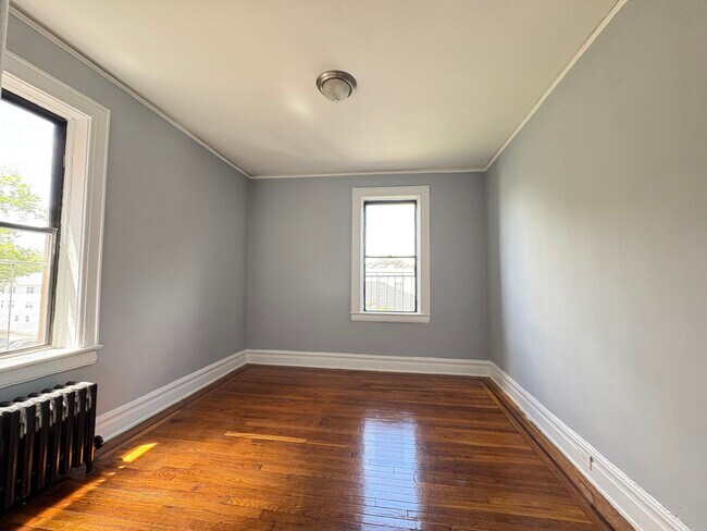 810 Broadway Ave 301