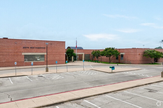 GreatSchools gives South Waco Elementary School a 16:1 student-to-teacher ratio.