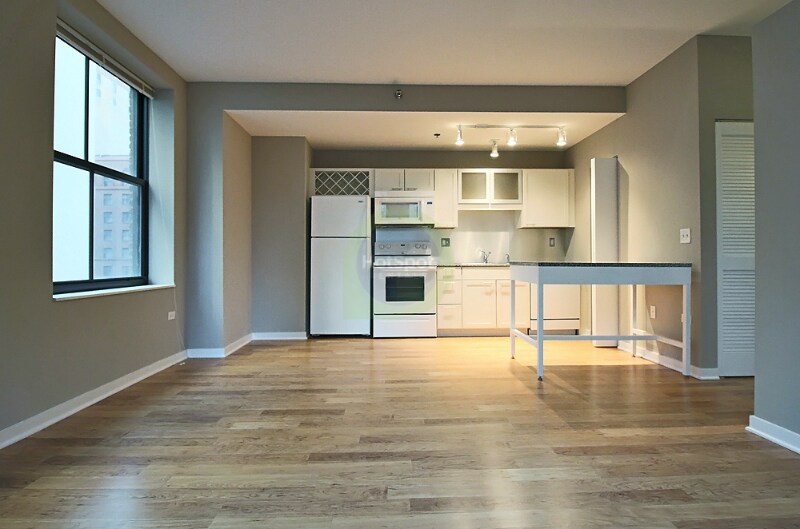 172 W Randolph St unit 1806, Chicago, IL 60601 - photo 1