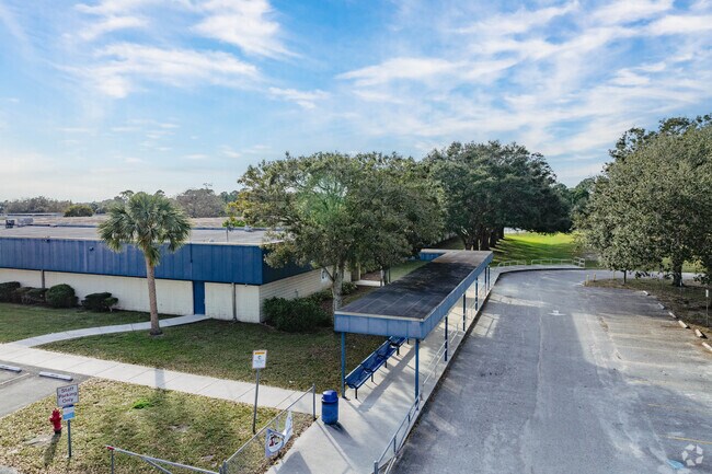 Windmill Point Elementary School has a student population of 930 students.