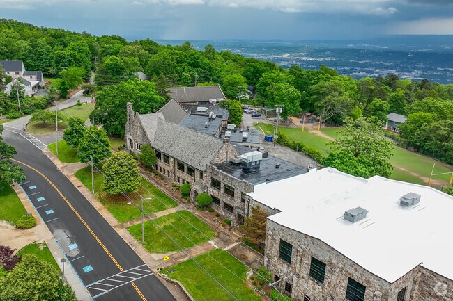 Lookout Mountain Elementary school is a long standing historical building.