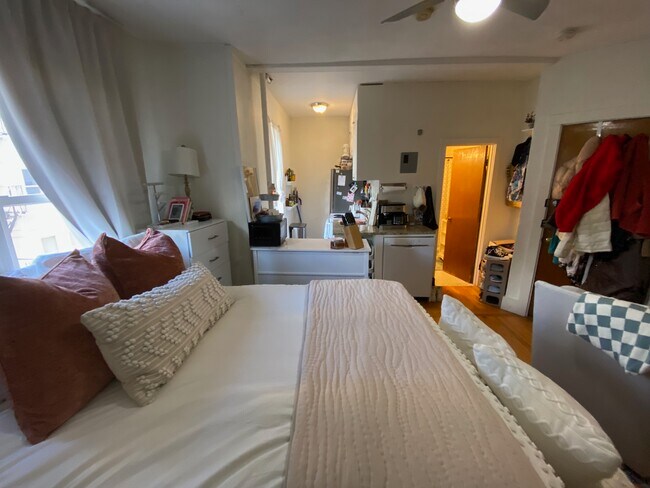 106 Myrtle St unit 4, Boston, MA 02114 - photo 4