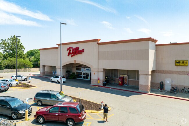 Dillons is a popular option to buy groceries in Benjamin Hills-Pleasant Valley.