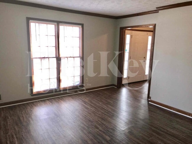 1433 St Dunstans Rd, Lithonia, GA 30058 - photo 3