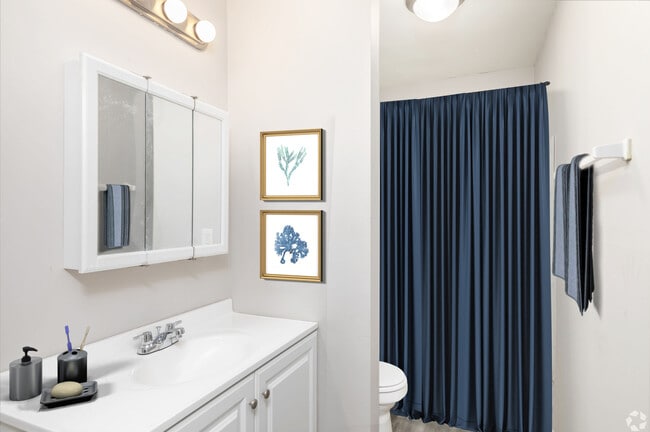 Village Court Apartmemts, Columbus, OH 43229 - photo 7