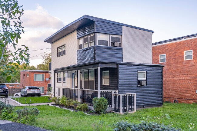 A few modern row homes have gone up in Pleasant Hill, but these are the exception.