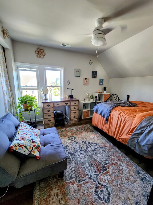 2204 E Locust St unit 2204, Milwaukee, WI 53211 - photo 2