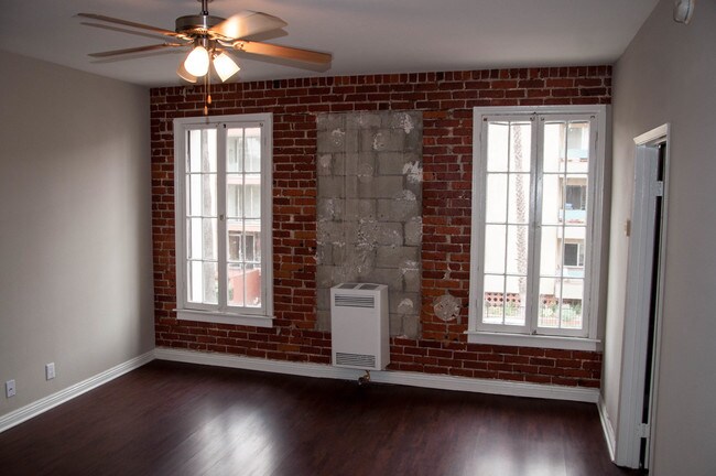 The Elmwood Apartments...Beautiful Apartments in the Heart of Koreatown!, Los Angeles, CA 90020 - photo 6