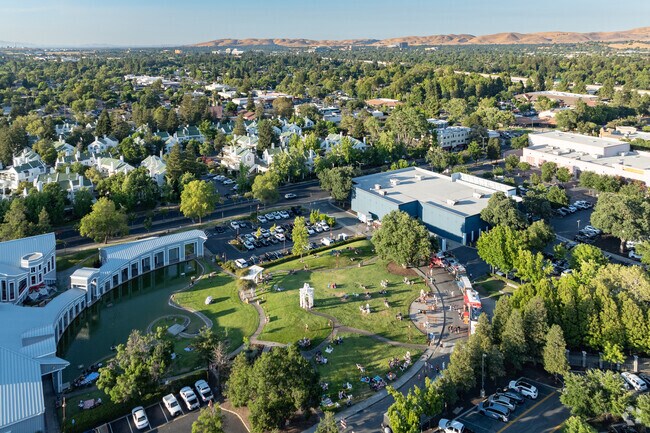 The College Park neighborhood in Pleasant Hill offers many amenities along the boulevard.