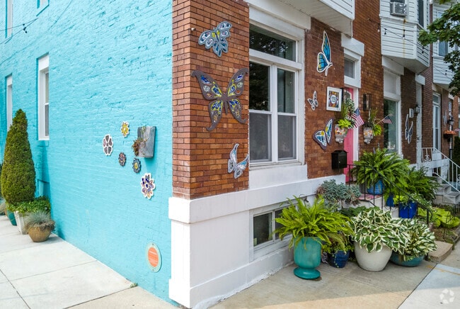 Many homes in Harwood have colorful mosaics adding to Harwood's vibrant community feel.