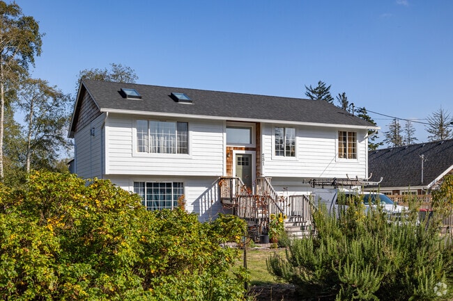 Find unique split level homes with ocean vistas in Stanley Acres.