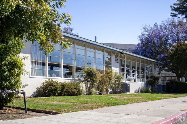 Washington Elementary School serves students in the Downtown Santa Clara neighborhood.