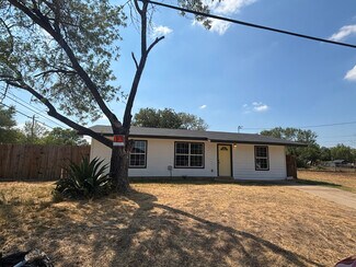 822 Maple St, Jourdanton, TX 78026