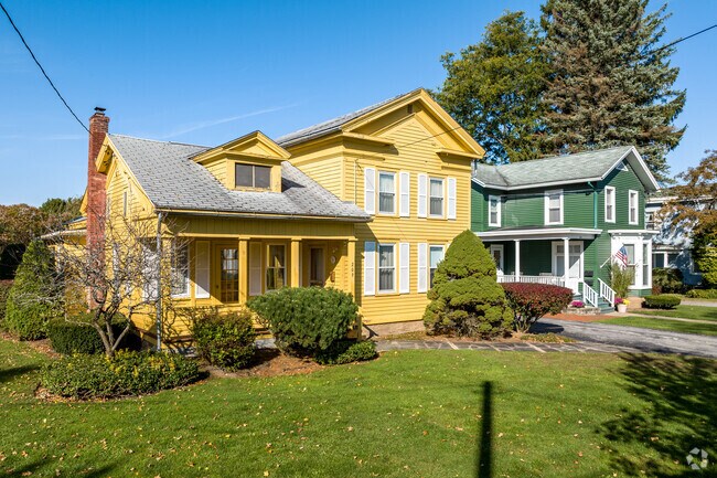Many of the original colonial style homes still stand in Canastota.