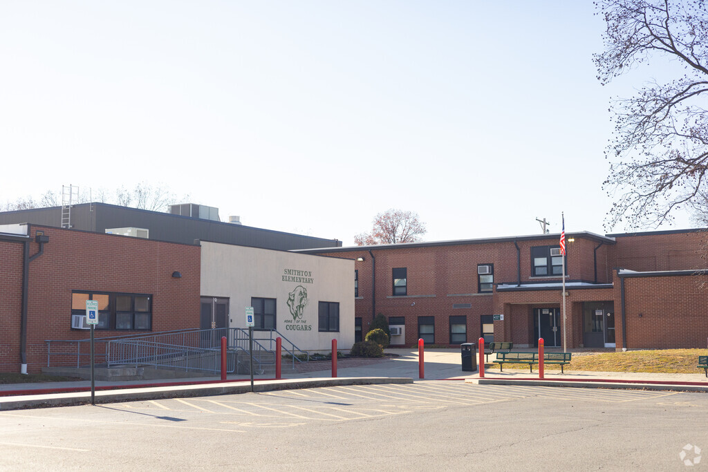 Smithton Community Consolidated School provides education in 
Outlying St. Clair.