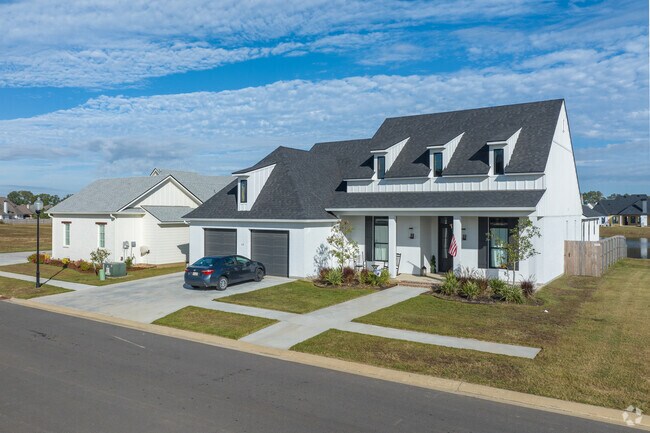 Pilette offers residents newly constructed contemporary homes that sit on wide streets.