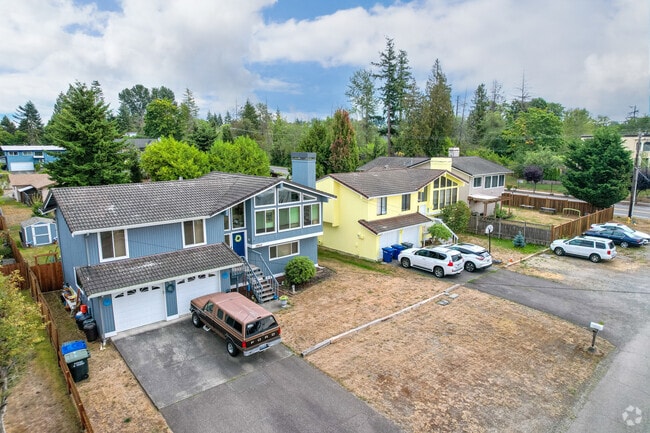 A Row of Split-Level Homes in the Woodmont Neighborhood.