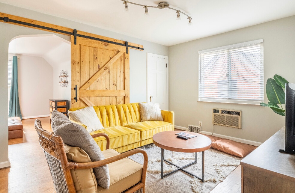 1128 Covedale Ave unit Covedale Floor 2, Cincinnati, OH 45238 - photo 1