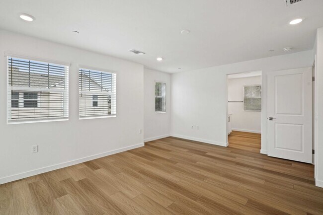 2380 Haley Point Dr unit 104, Ventura, CA 93003 - photo 3