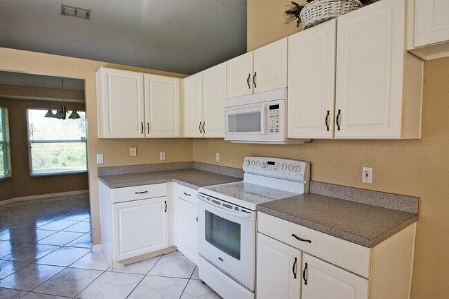 9637 Lake Douglas Place, Orlando, FL 32817 - photo 6