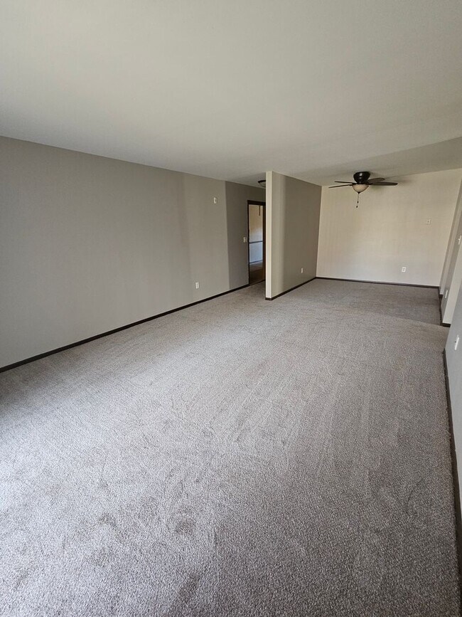 7601 W Donna Ct Unit 7603 #1, Milwaukee, WI 53223