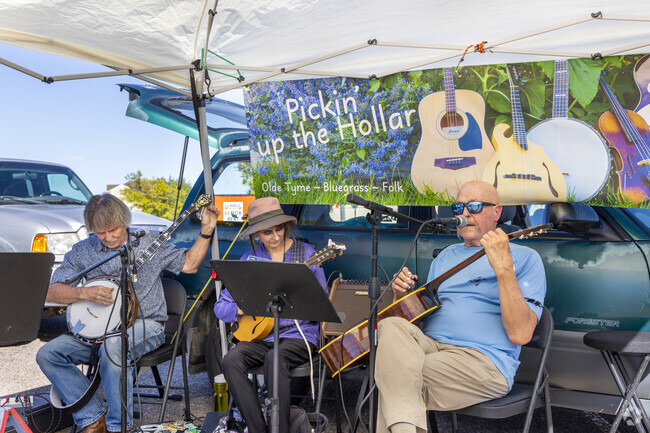 Join in on the Tuesday Farmers Market near Mountview Park, hosted in front of the Frontier Mall.