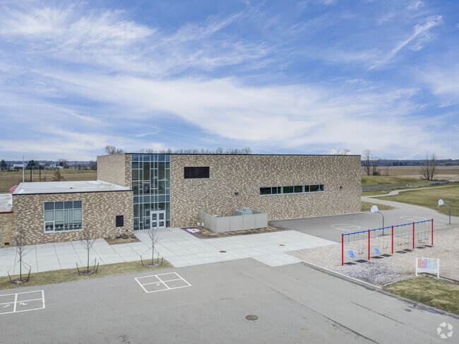 Alaiedon Elementary School, Entrance