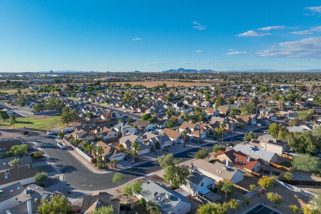 Woodbridge Crossing is filled with beautiful homes, great shopping and fun parks.