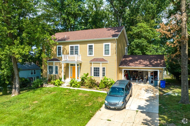 Beautiful yellow homes reside in Long Reach neighborhood.
