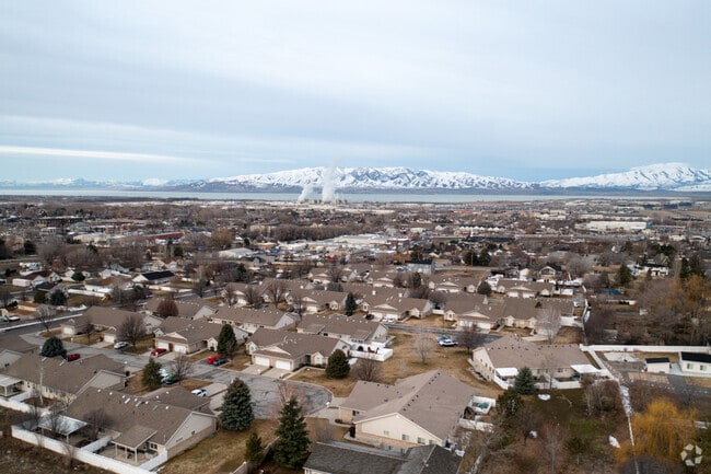 Home prices in Lindon range from approximately $500K to over $1 million, offering options for a variety of lifestyles.