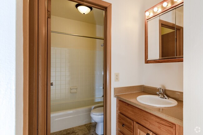 Whitnall Gardens Apartments, Hales Corners, WI 53130 - photo 6
