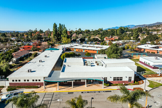 Sumner Elementary School is highly rated and scores an A- on Niche.