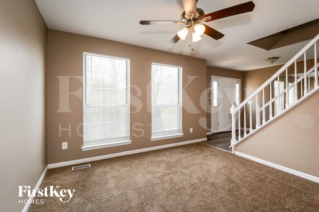 3081 Willow Creek Estates Ct, Florissant, MO 63031 - photo 2