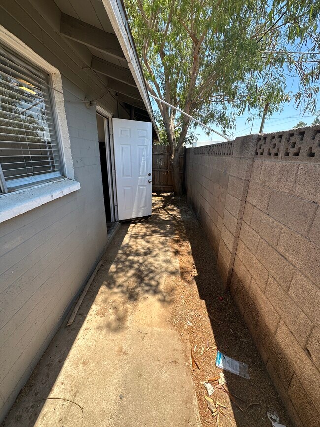 3123 W Almeria Rd unit 4, Phoenix, AZ 85009 - photo 7