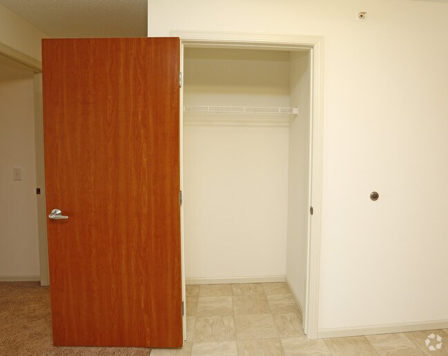 Clover Field Marketplace, Chaska, MN 55318 - photo 2