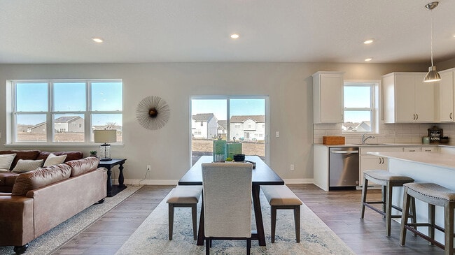 10532 Bent Pine Ln, Woodbury, MN 55129 - photo 4