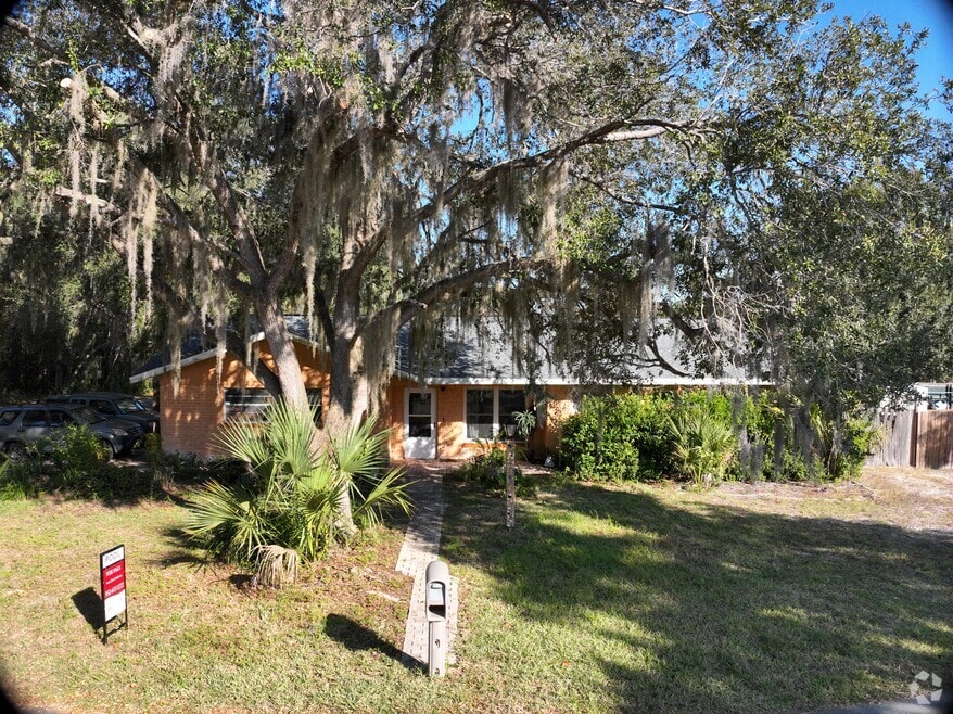 1103 SE 3rd St, Crystal River, FL 34429 - photo 2