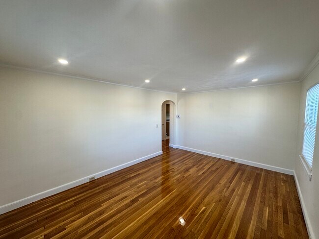 5 Bishop Rd unit 4, Quincy, MA 02170 - photo 3