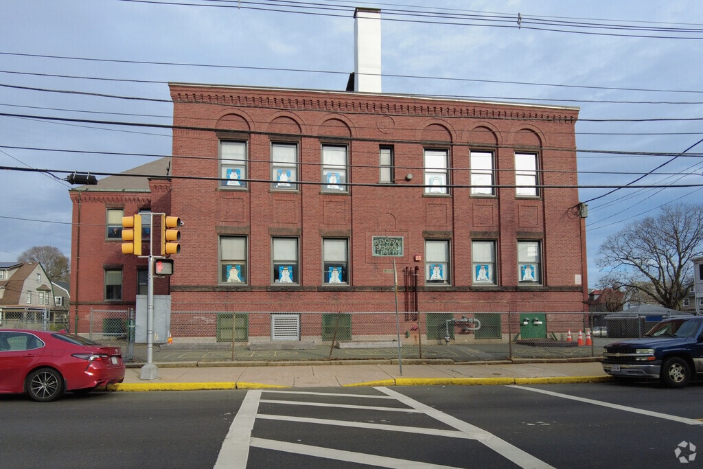 Aborn Elementary School in Lynn has an overall grade of C- on Niche.
