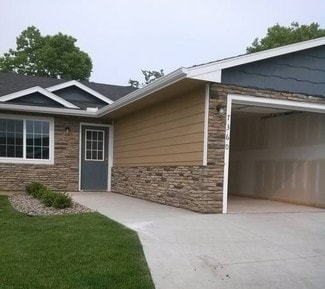 1126 Dale Dr, Winterset, IA 50273