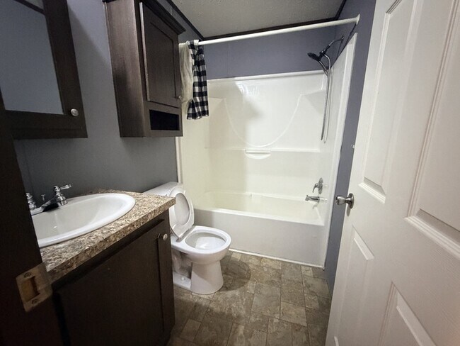 76 E U S Hwy 6, Valparaiso, IN 46383 - photo 7