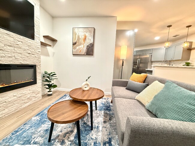 3229 S Sherbourne Dr unit 1/3 BACK UNIT, Los Angeles, CA 90034 - photo 3