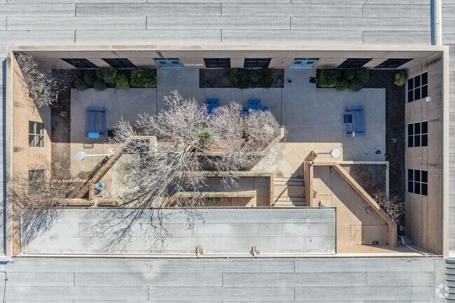 Leander Middle School has a courtyard with tables that students can enjoy during their lunch.